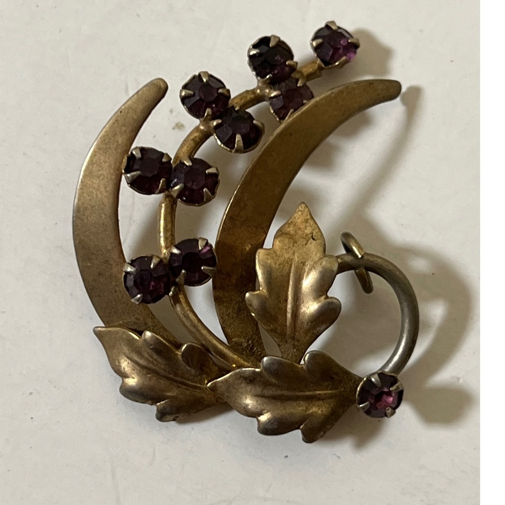 Vintage 60s Gold Tone Purple Rhinestone Floral Leaf Pendant Brooch Pin - Picture 2 of 5